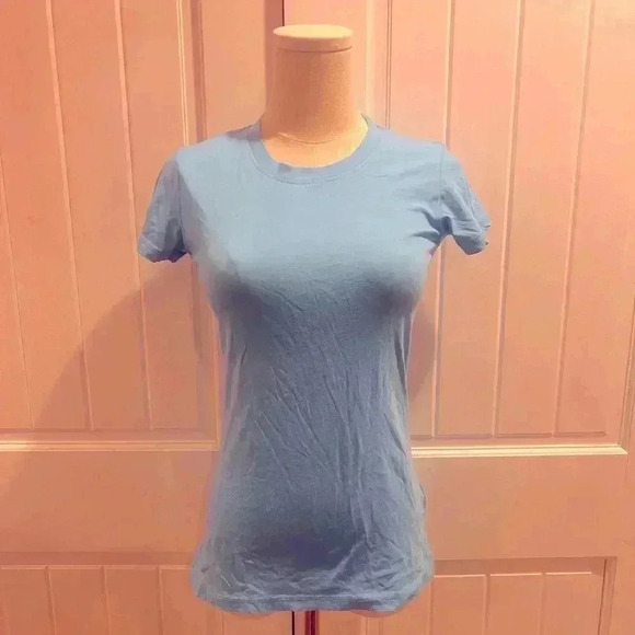 LAmade Classic Crew Neck Short Sleeve Tee Pool Blue Size Small NWOT - Picture 1 of 4